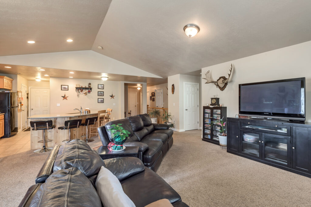 1018 W 3000 N, Pleasant View, 84414