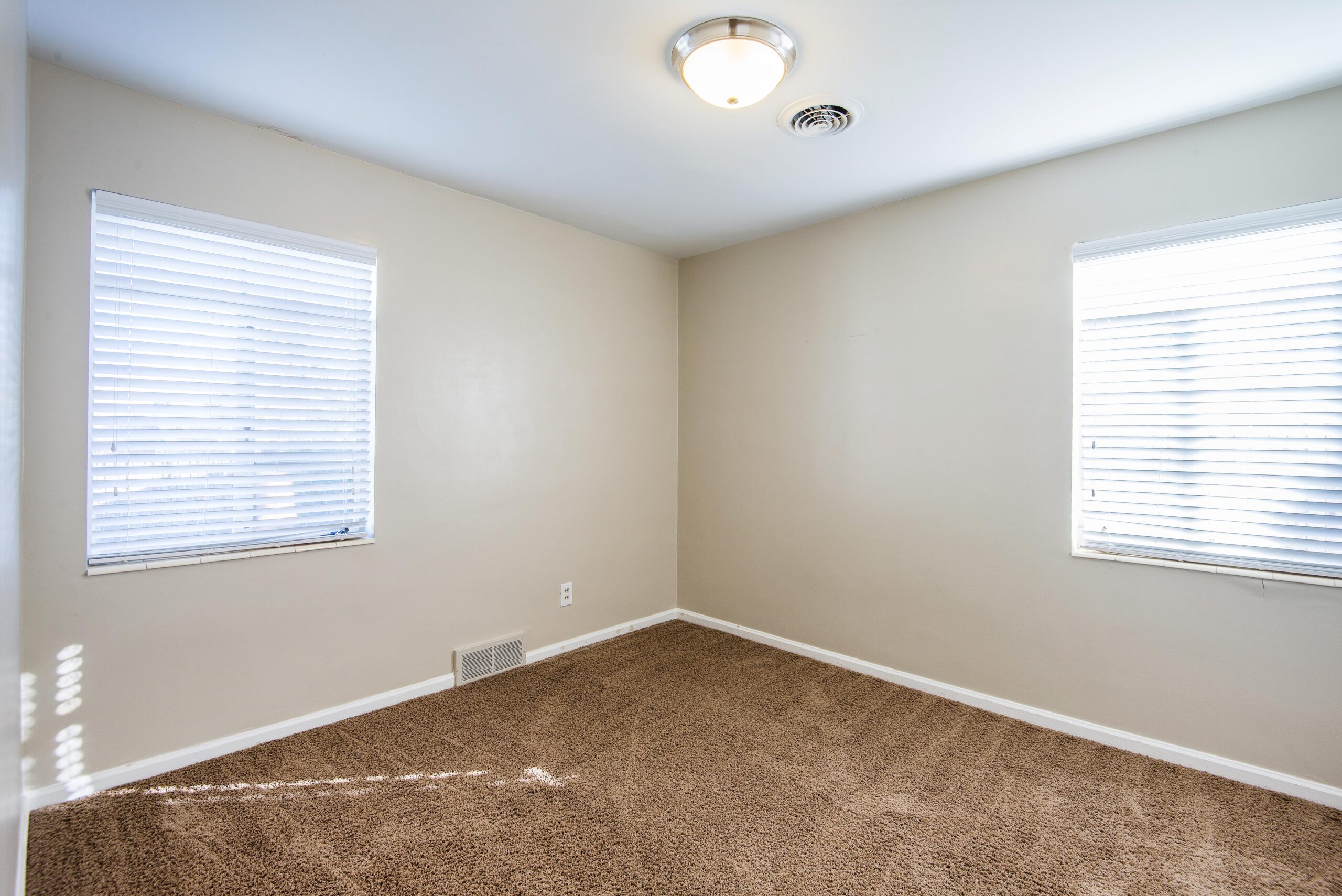 2589 E Commonwealth Ave, Salt Lake City, UT, 84109