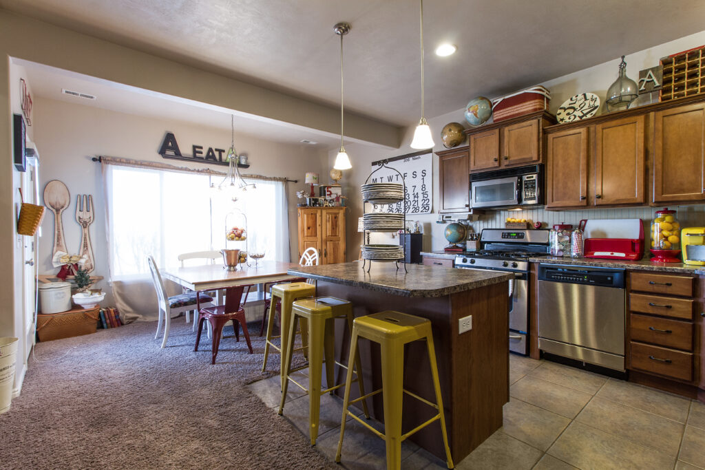 896 W Waterside Dr, Farmington, UT, 84025