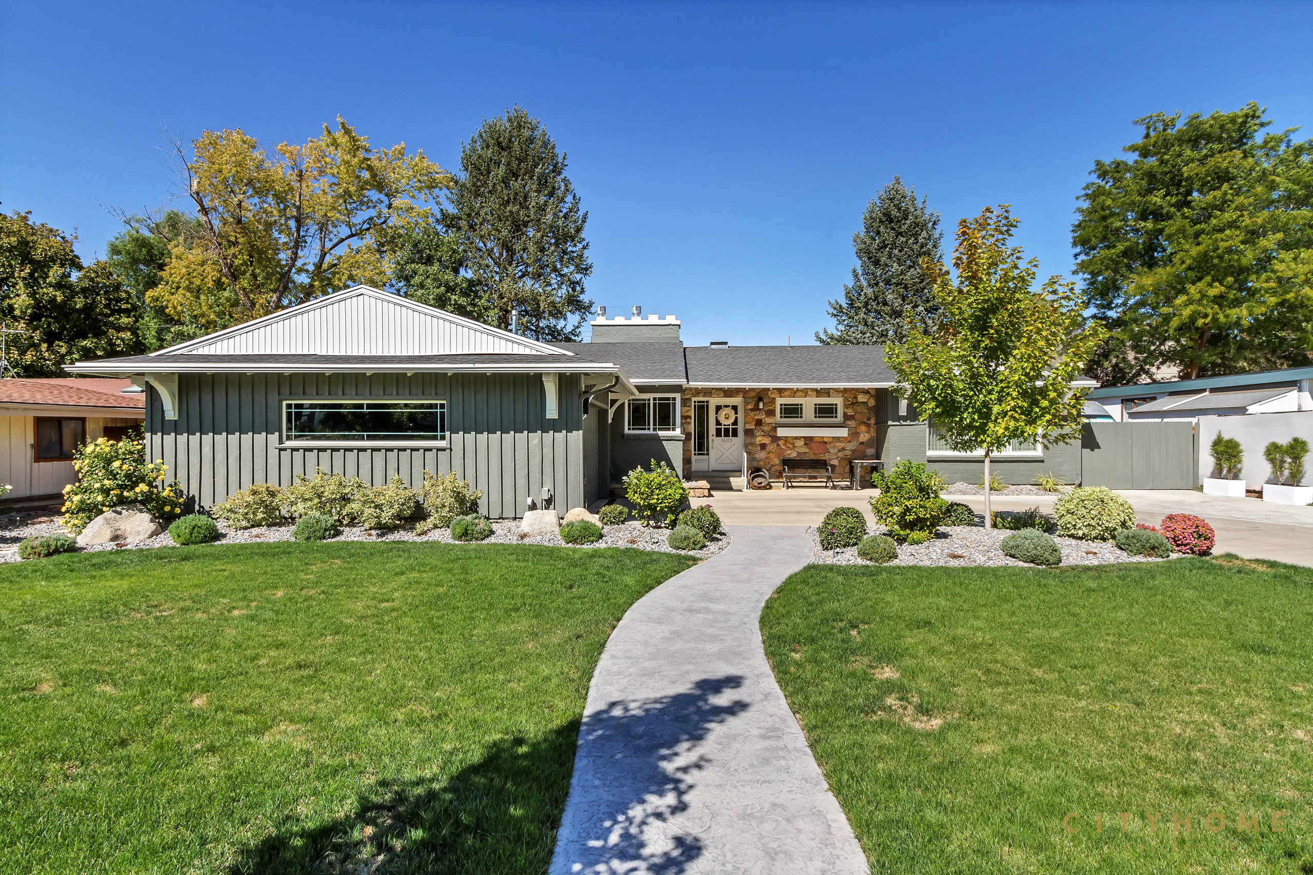 1623 E Lone Peak Dr, Holladay, 84117