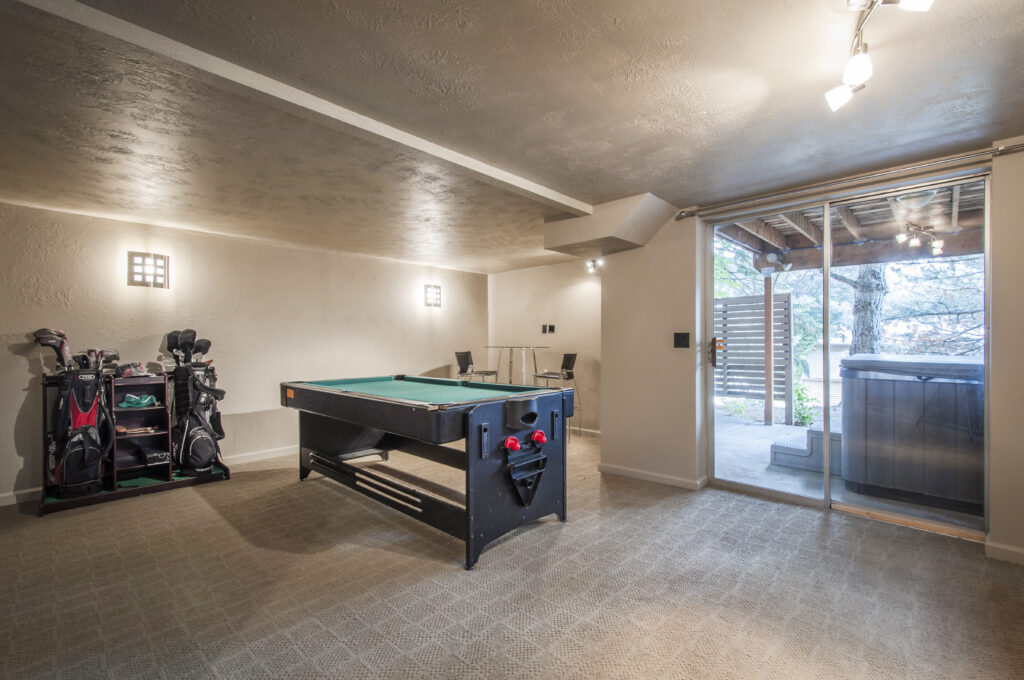 8174 S Danish Rd, Cottonwood Heights, UT, 84093