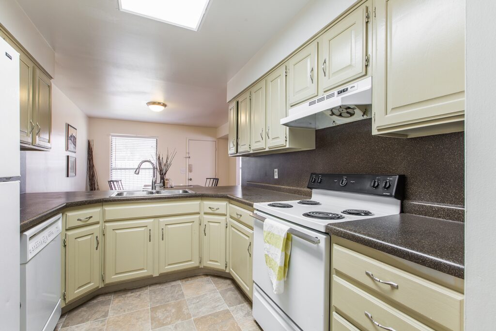 8311 S Valiant Dr, Salt Lake City, UT, 84121