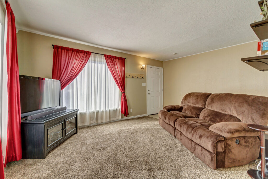 269 S Lakeview Dr, Clearfield, UT, 84015