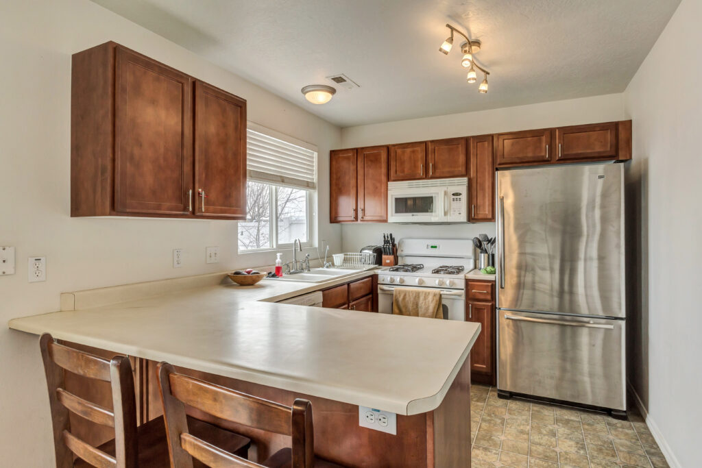 120 E Shamrock Ln, Stansbury Park, UT, 84074